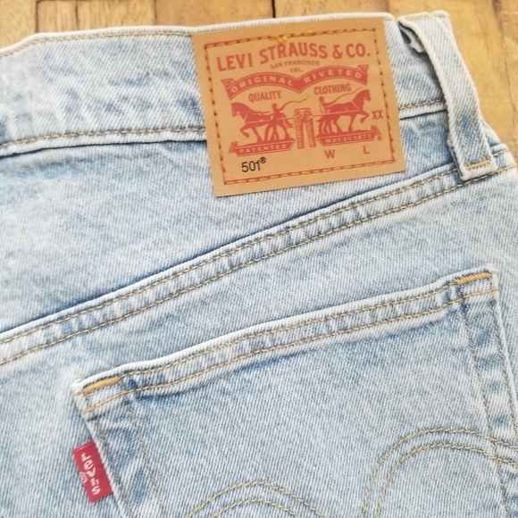 501 Levi's Cutoff Button Fly Jeans - Picture 5 of 7